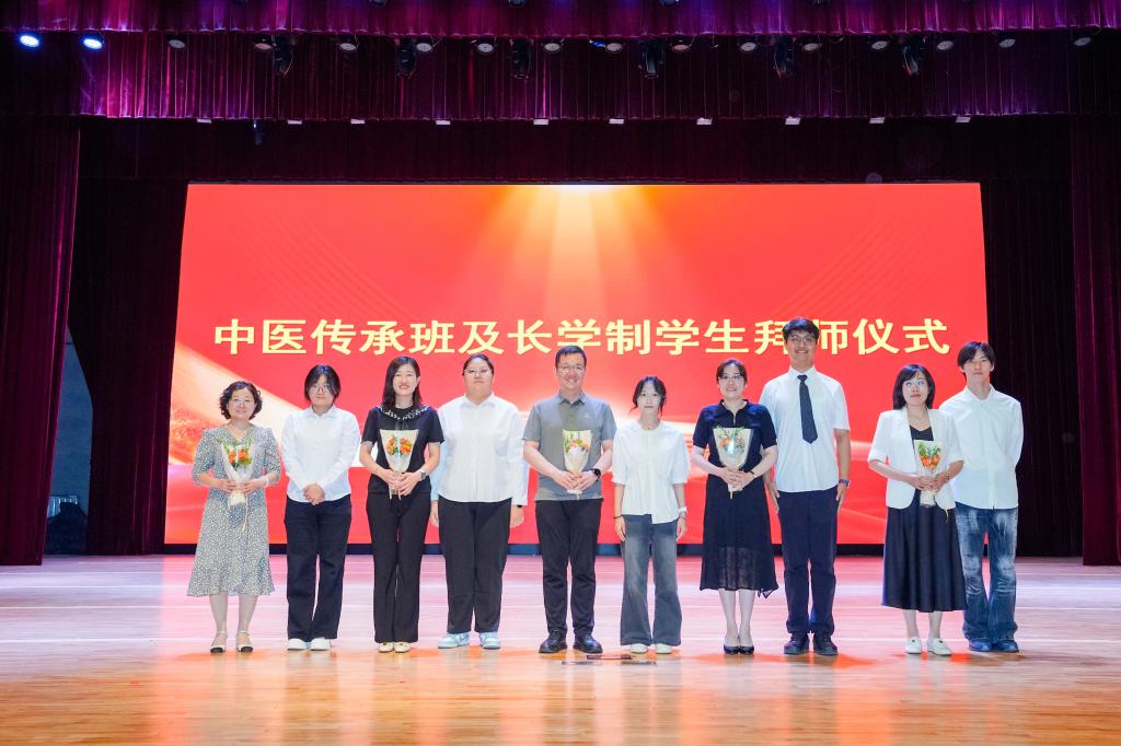 他系统阐述了“两个结合”的政治理论基